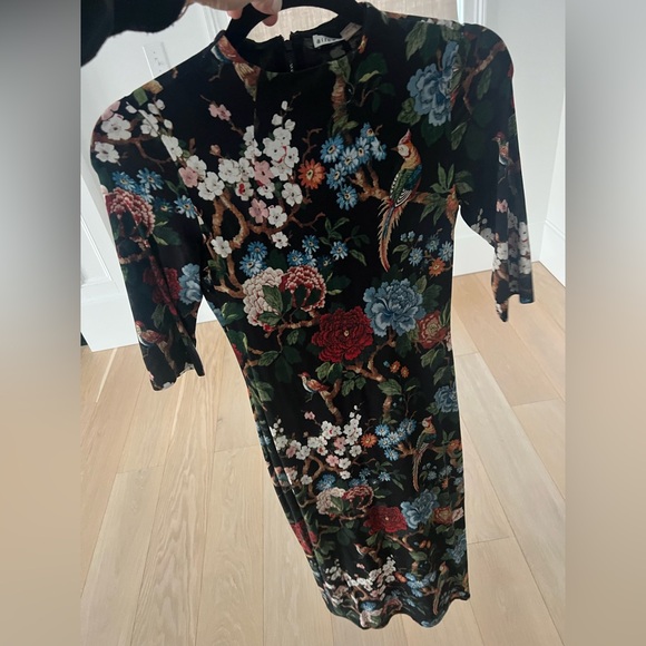 Alice @ Olivia floral body hugging dress - Picture 5 of 5